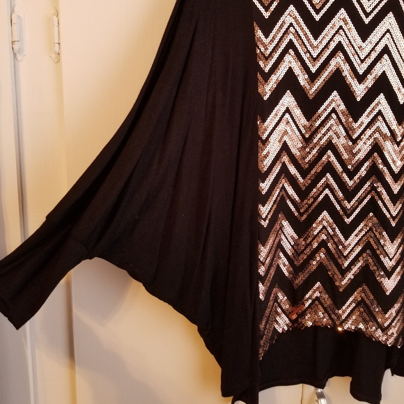Emma Rose Batwing Sleeve Blouse W/ Gold Sequins - Picture 3 of 5